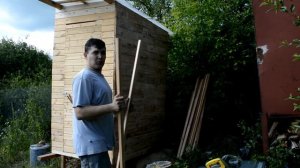 ДАЧНЫЙ ТУАЛЕТ ГОТОВ! ПОКРАСКА. УСТАНОВКА ТРОНА