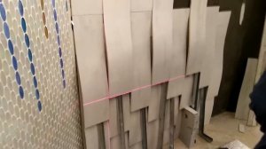 Клеим 3D плитку на стены