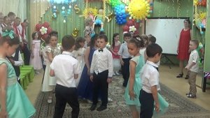 Прощальный танец с воспитателями.