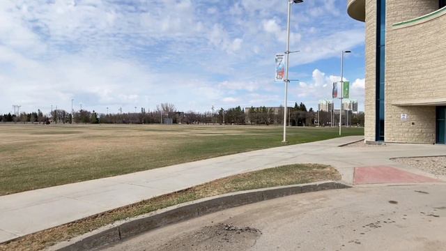 Walking in Regina: May 2, 2021, University of Regina, aka Trapped in the Academic Green смотреть онлайн