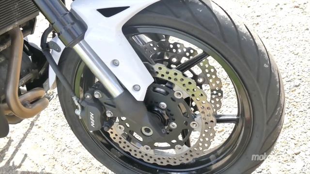 DUEL | KAWASAKI VERSYS 650 vs SUZUKI V-STROM 650 XT смотреть онлайн