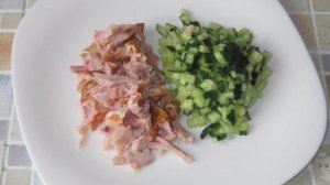 Салат Козел в огороде с копченой куриной грудкой