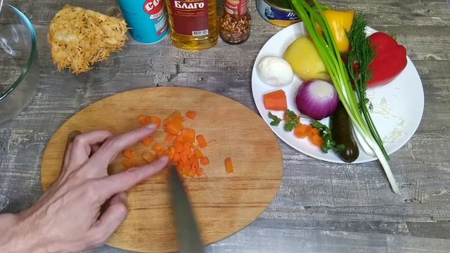 Салат "Северный" из печени трески, в сырной корзиночке.