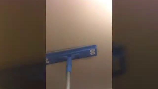 Мытьё матового натяжного потолка. смотреть онлайн