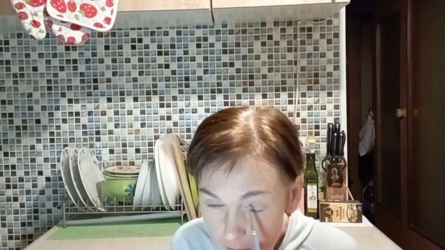 Крашусь и болтаю/Собираюсь на работу/Макияж горничной смотреть онлайн