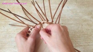 Крутые способы оплетения вязальных донышек газетными трубочками!