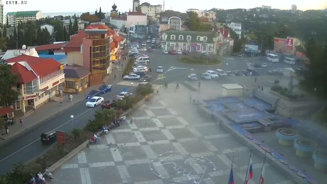 Вебкамера "Площадь Советская". Запись 04.10.2016 18:00:16 смотреть онлайн