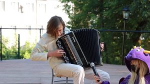 Юрий - игра на Баяне песня AC/DC