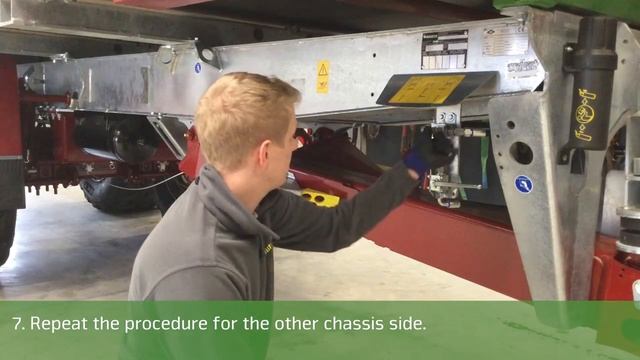 Strautmann tutorial - Setting of hydraulic chassis 000 01EN