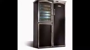 Двухдверный холодильник.