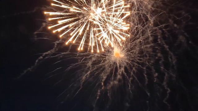 Салют в День Города 11 июня 2022 г. Праздник в Вичуге часть 3-я часть. Во всю Ивановскую - регион 3 смотреть онлайн