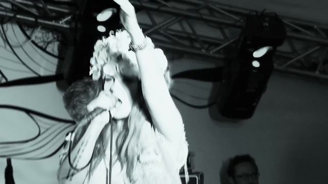 Guru Groove Foundation - Jump into my arms смотреть онлайн