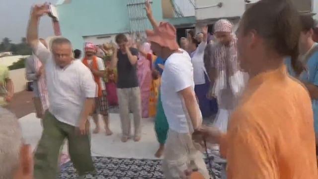 Киртан на крыше, Шрирангам, Кришна Мишра прабху смотреть онлайн