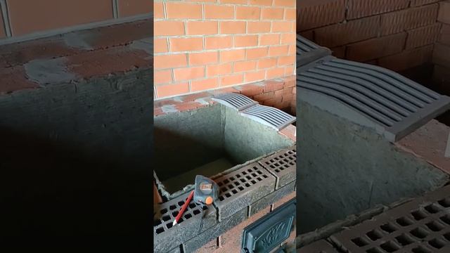 Рабочие моменты печника.Утро нового рабочего дня.Подготовка к футеровке печи. смотреть онлайн