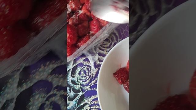 Орловская клубника купчиха ?бомба!г Ливны! мёд! самая сладкая ягода! купчиха и черный принц ? смотреть онлайн