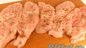 Филе индейки в панировке на сковороде