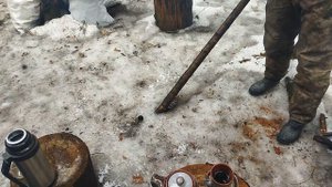 Отшельник живет в лесу семь лет - Заброшенный мир!