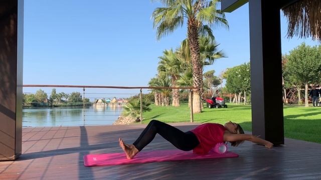 МИОФАСЦИАЛЬНЫЙ релиз (МФР). ТРИГГЕРНЫЕ точки | How to use a FOAM ROLLER смотреть онлайн