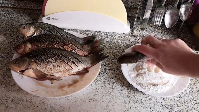 Жареные караси в сметане