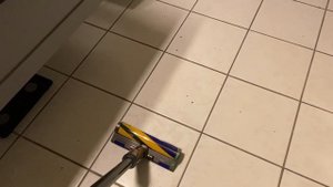 Dyson V12 Fluffy Staubsauger Düse im Test - Lohnt sich der Laser Staubsauger?