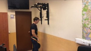 Подтягивания с весом 24кг . Развитие силы.
