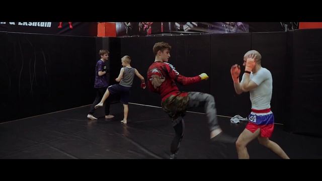 IDOL GYM [ Кикбоксинг ] смотреть онлайн