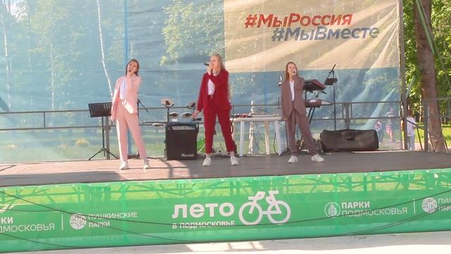 Вокальная группа "Бриз" с песней "Россия-Матушка"
