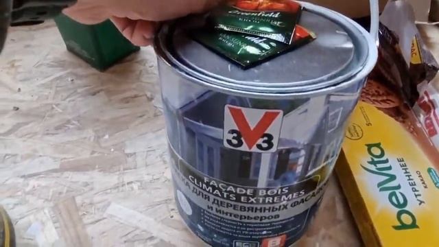 Покраска потолка в каркасном доме