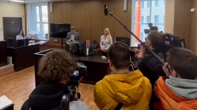 Почему рыдает Волочкова после двух слушаний в суде?