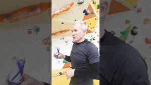 Траверс в зале боулдеринга Гиперион