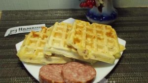 Вафли с колбасой и сыром в электровафельнице