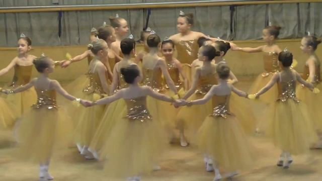 Ансамбль "Арабеск", "Золотые рыбки" Charles-Camille Saint-Saëns Aquarium смотреть онлайн