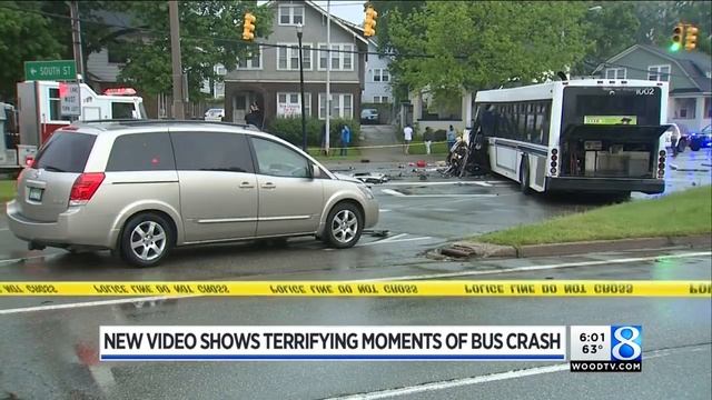 Video shows head-on crash between Kalamazoo Metro bus, car смотреть онлайн