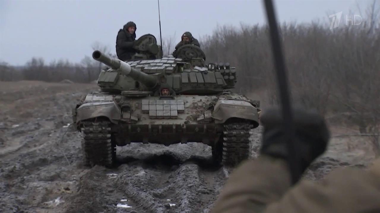 Российские танковые подразделения уничтожают опорн...ку украинских националистов в южном секторе СВО