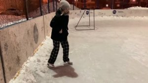 Катаемся на коньках, повторяем трюки!!!