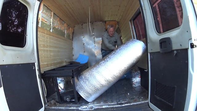 День 21. Обшили передний салон автодома Большак, закрыли проход