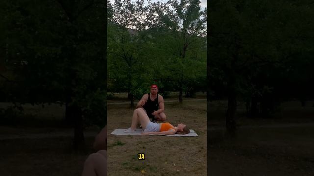 Ягодичный мост на одной ноге лёжа на полу