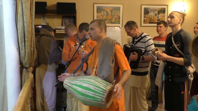 ЕС Бхакти Расаяна Сагара Махарадж -Киртан в Храме на Калиновке. 10 апреля 2016г. смотреть онлайн