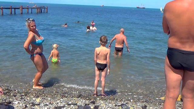 ПЛЯЖИ галечные в Малой бухте. Жара, море холодное. Без комментариев