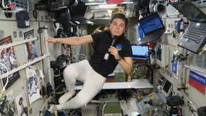 Космонавт Анна Кикина отвечает на вопросы новосибирских школьников