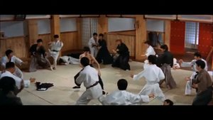 Брюс Ли против японской школы