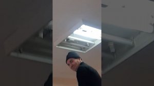 Меняем лампы дневного света
