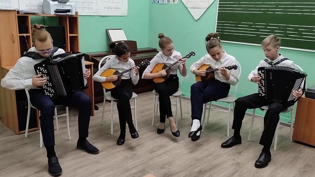 Ансамбль Метелица А.Петров Мелодия из к/ф "Осенний марафон" смотреть онлайн