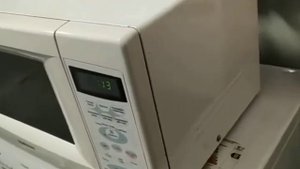 Микроволновка Samsung CE2738NR