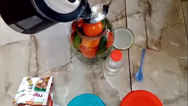 Маринованное Ассорти из ОГУРЦОВ и ПОМИДОР в Сладкой Заливке на ЗИМУ. 15 августа 2020г.. смотреть онлайн