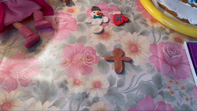 КУКЛЫ ДЕЛАЮТ ПРЯНИЧНОГО ЧЕЛОВЕЧКА ? смотреть онлайн