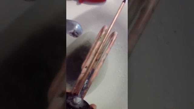 Чистка тена  на водонагревателе (вода со скважины) смотреть онлайн