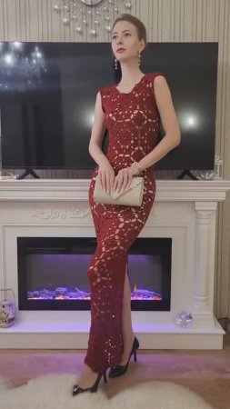 Вязаное крючком длинное платье "Рубиновая грация"