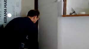 Клеем стекло холст  сразу на шпаклевку.