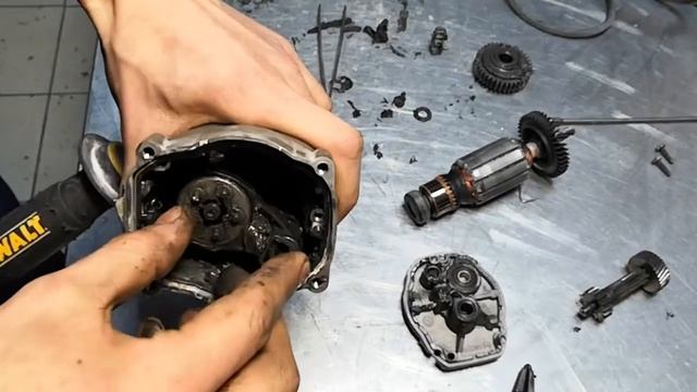 Дрель алмазного сверления DeWalt D21570 (деволт D21570) шумит, не крутит под нагрузкой